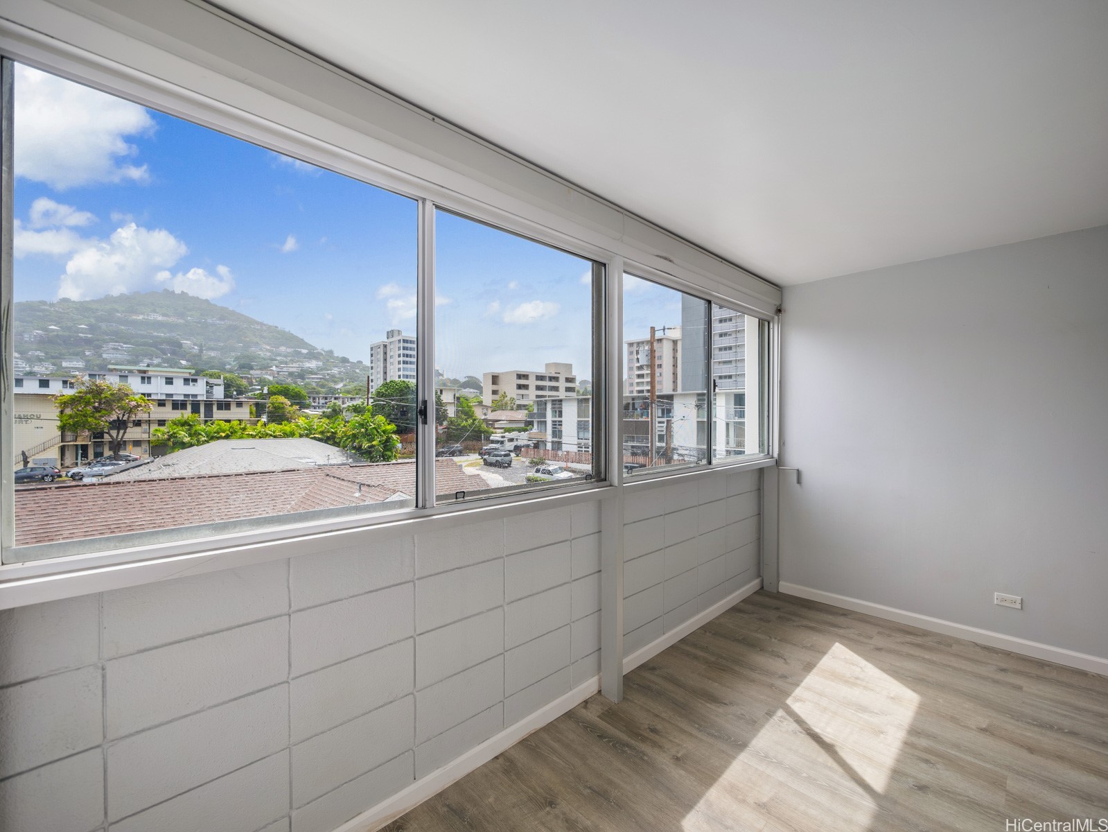 1718 Anapuni Street 303