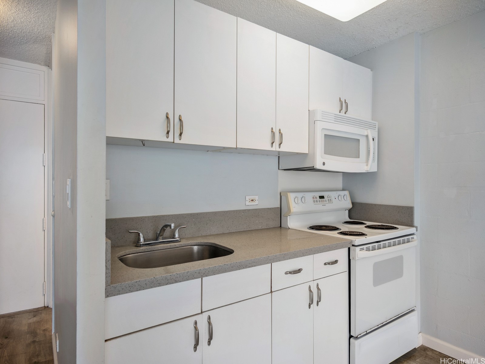1718 Anapuni Street 303