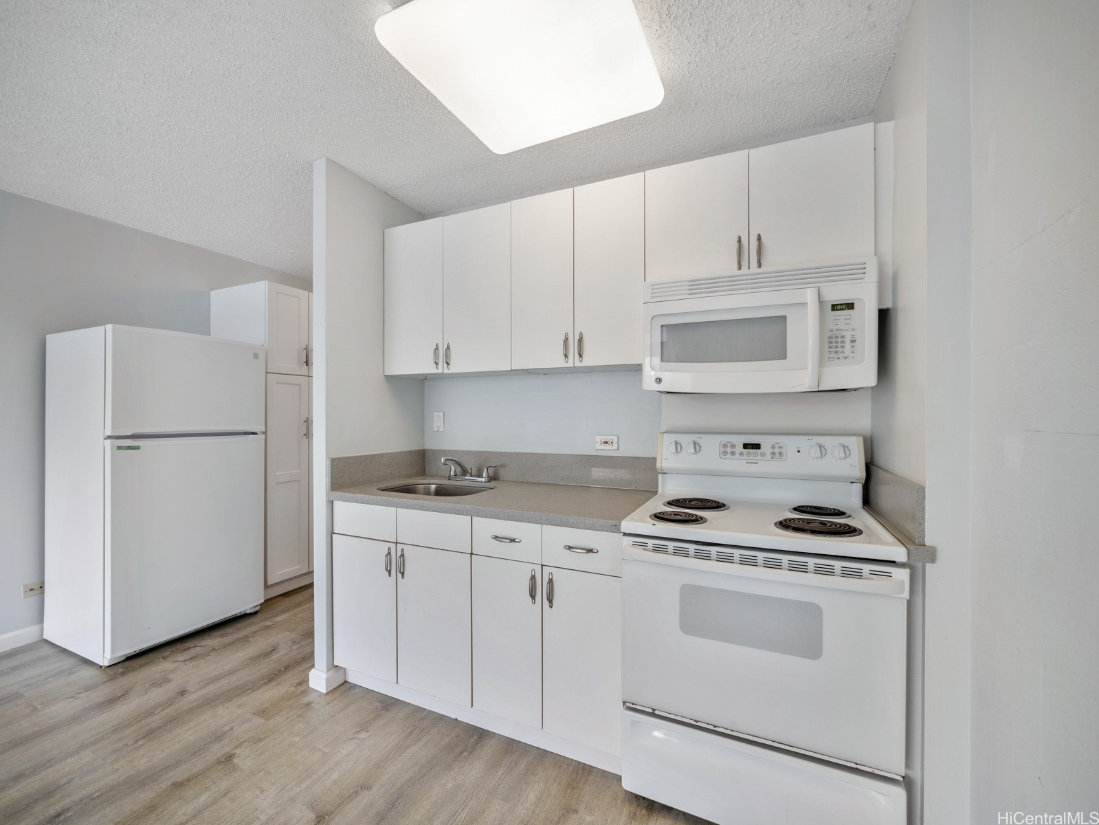 1718 Anapuni Street 303