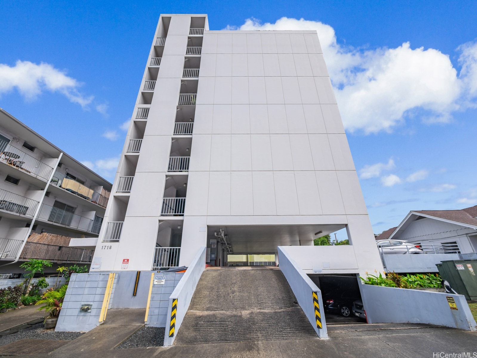 1718 Anapuni Street 303