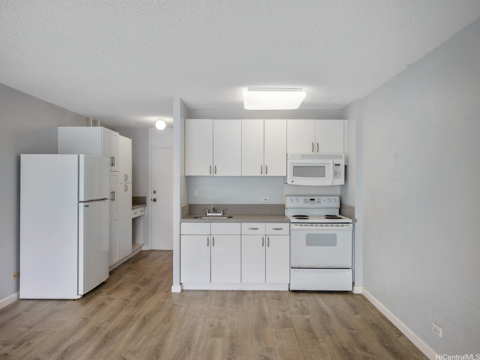 1718 Anapuni Street 303