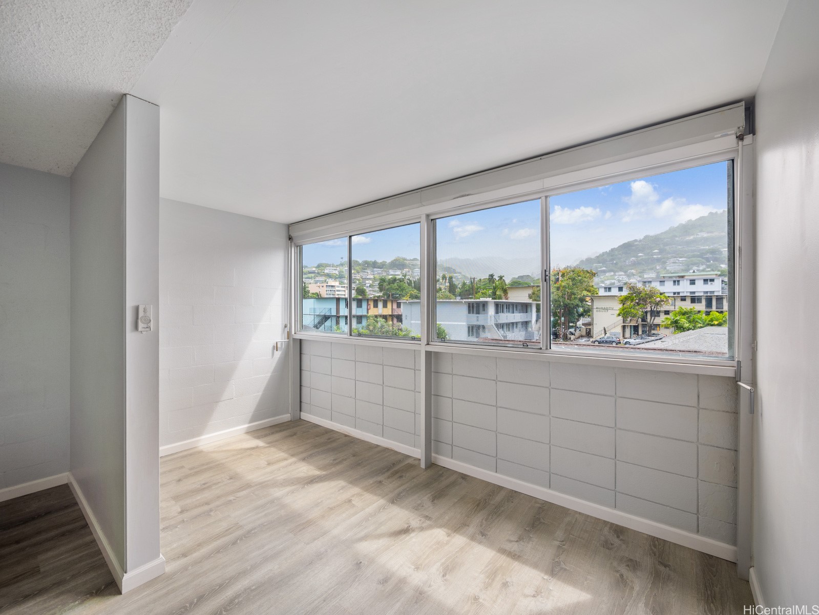 1718 Anapuni Street 303