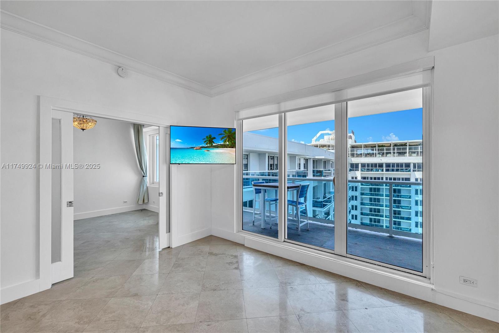 2301 Collins Ave Unit: PH18