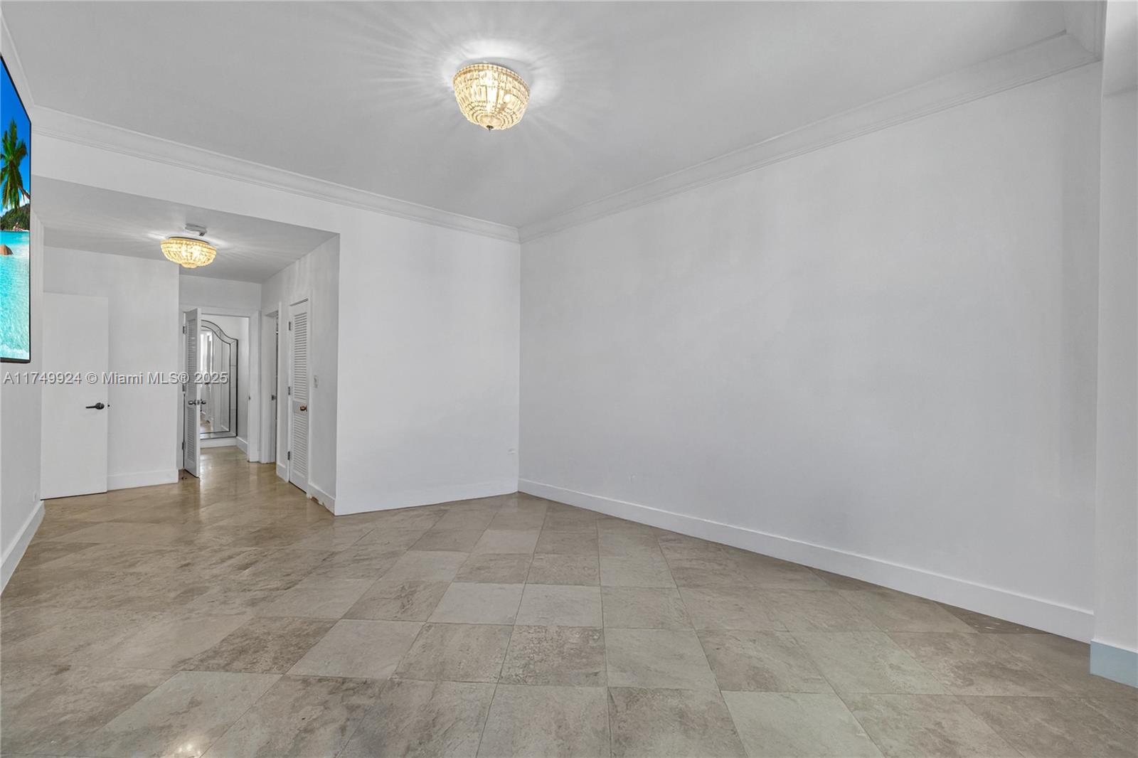 2301 Collins Ave Unit: PH18