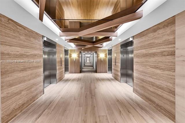 2301 Collins Ave Unit: PH18