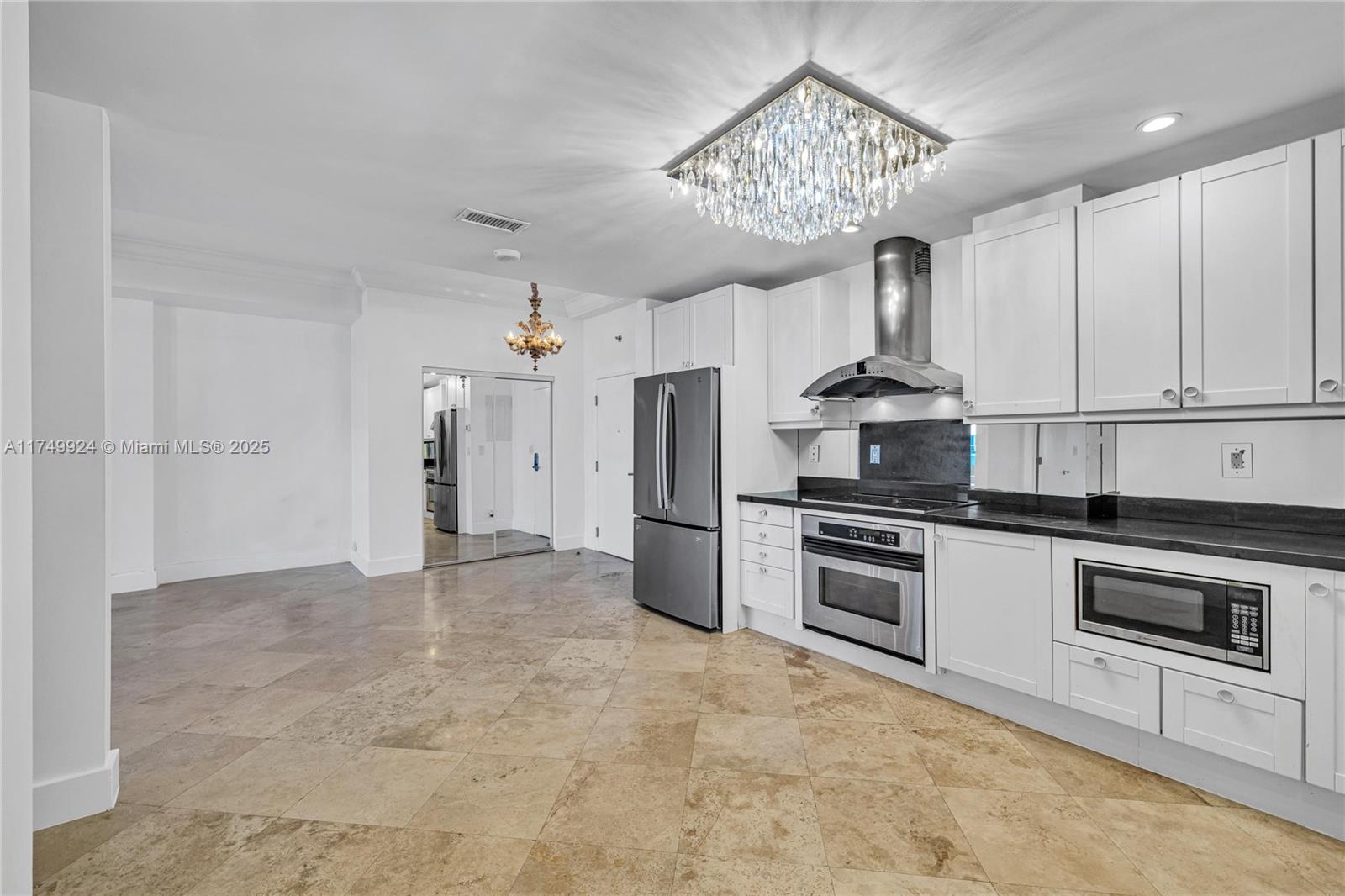 2301 Collins Ave Unit: PH18