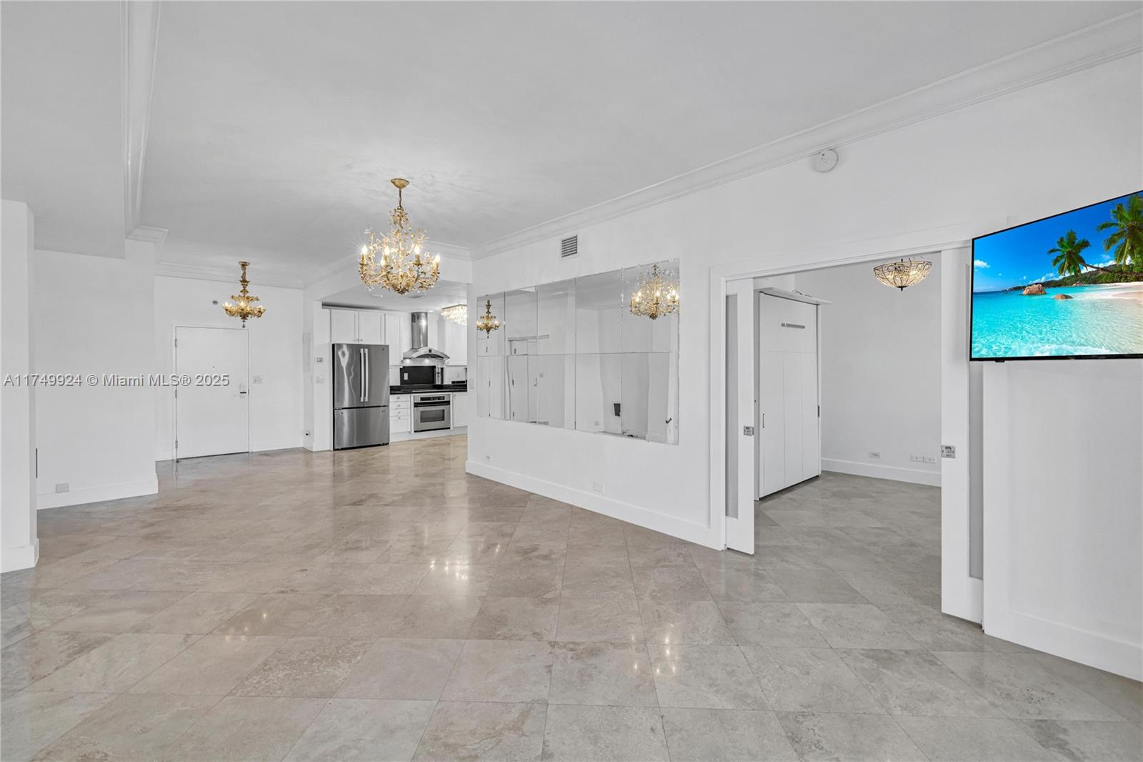 2301 Collins Ave Unit: PH18