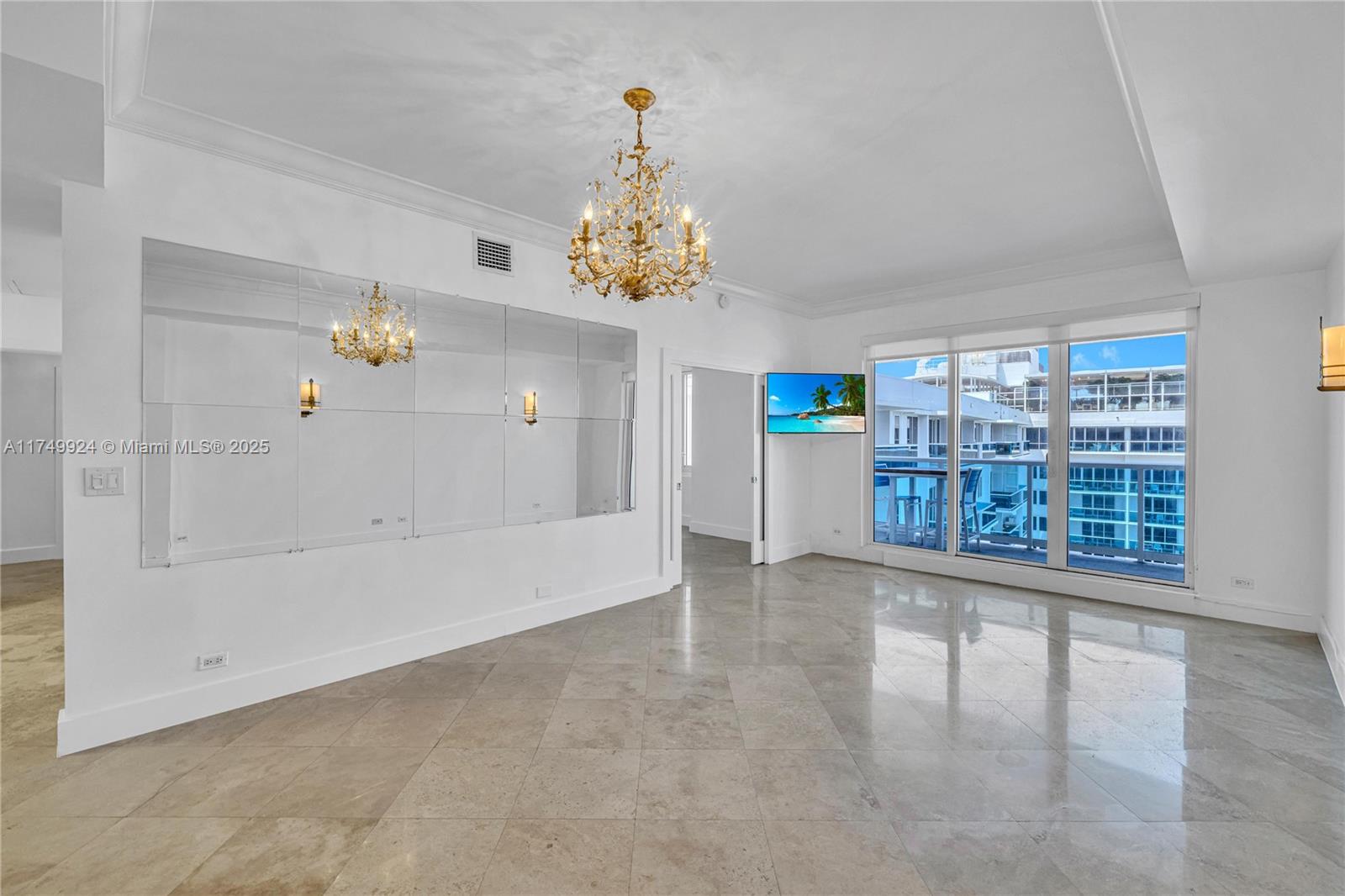 2301 Collins Ave Unit: PH18