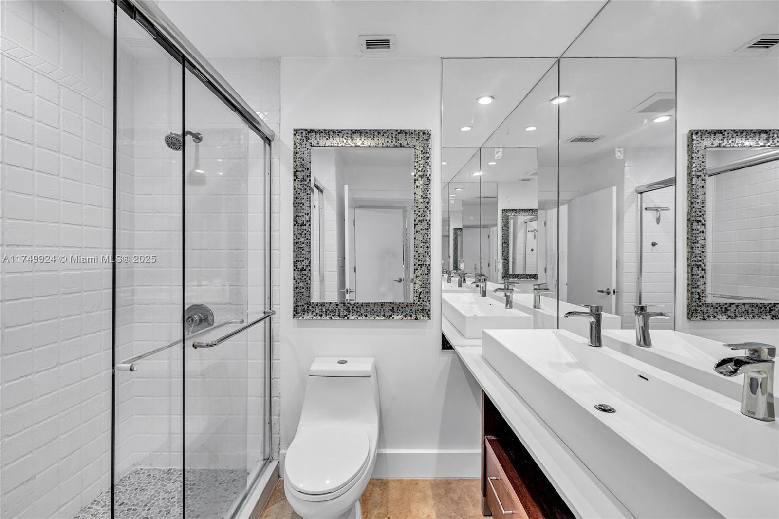 2301 Collins Ave Unit: PH18