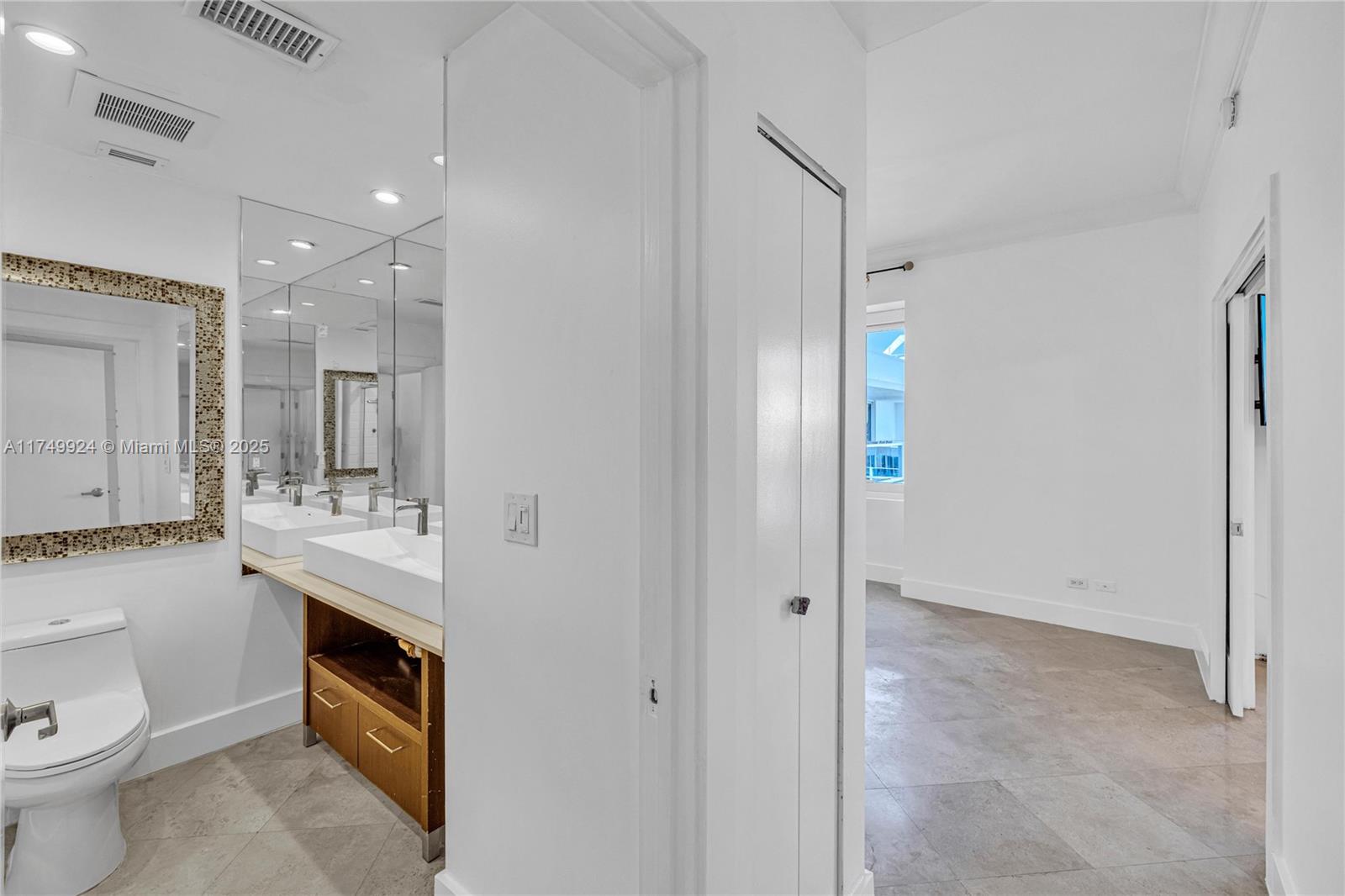 2301 Collins Ave Unit: PH18