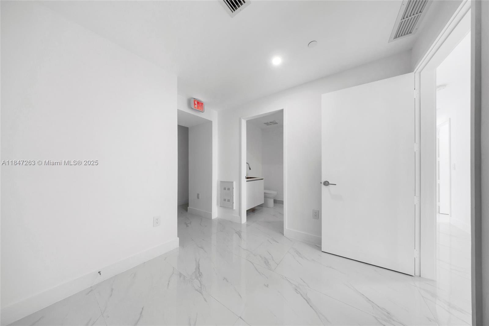 700 NE 24th St # 2101