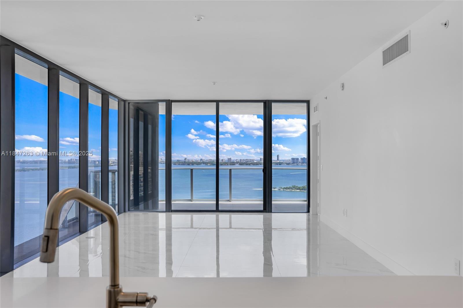 700 NE 24th St # 2101