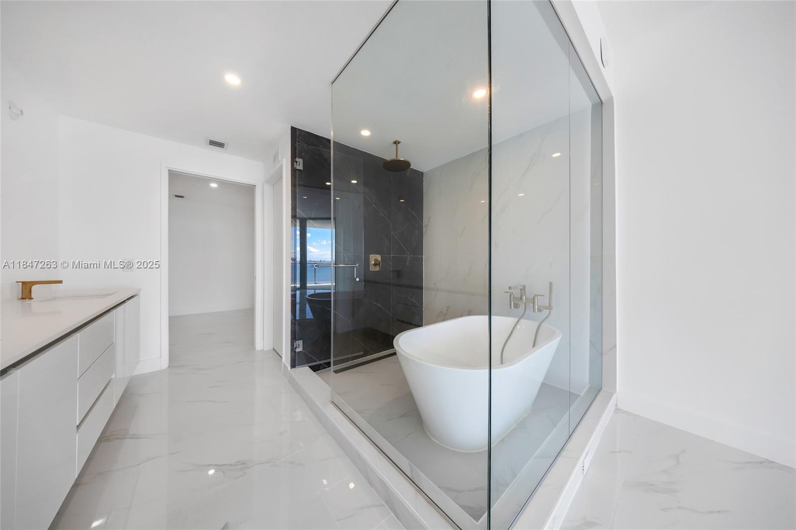 700 NE 24th St # 2101