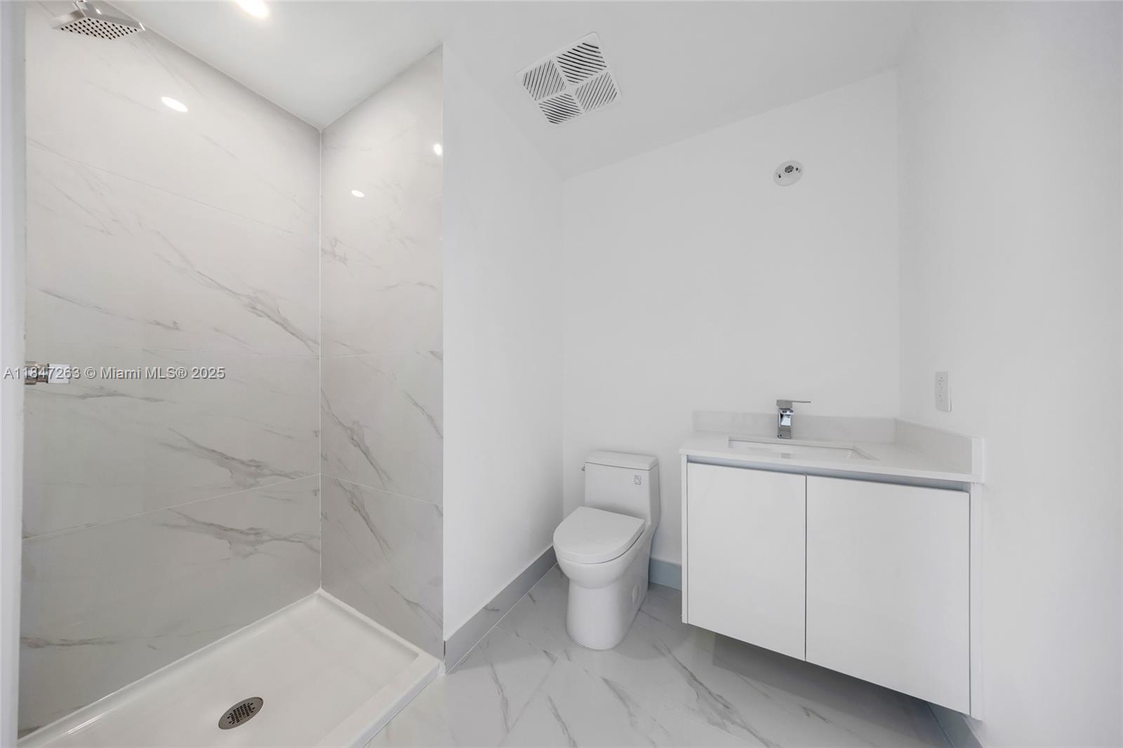 700 NE 24th St # 2101