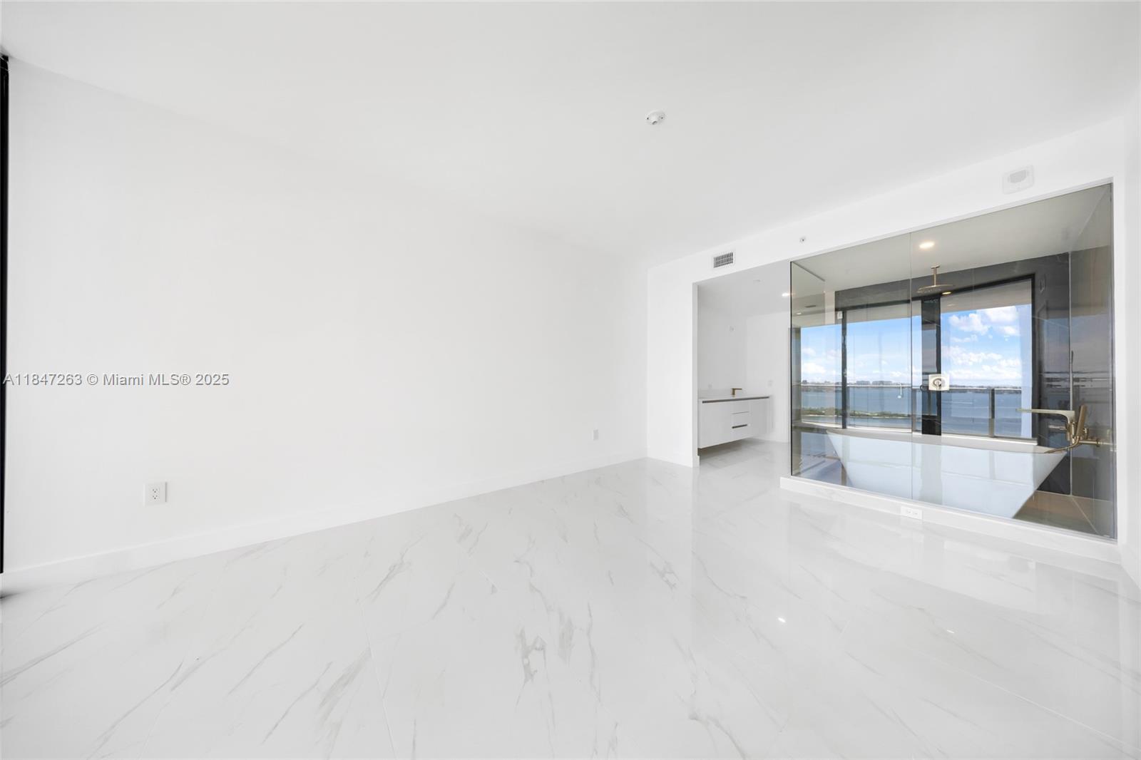 700 NE 24th St # 2101