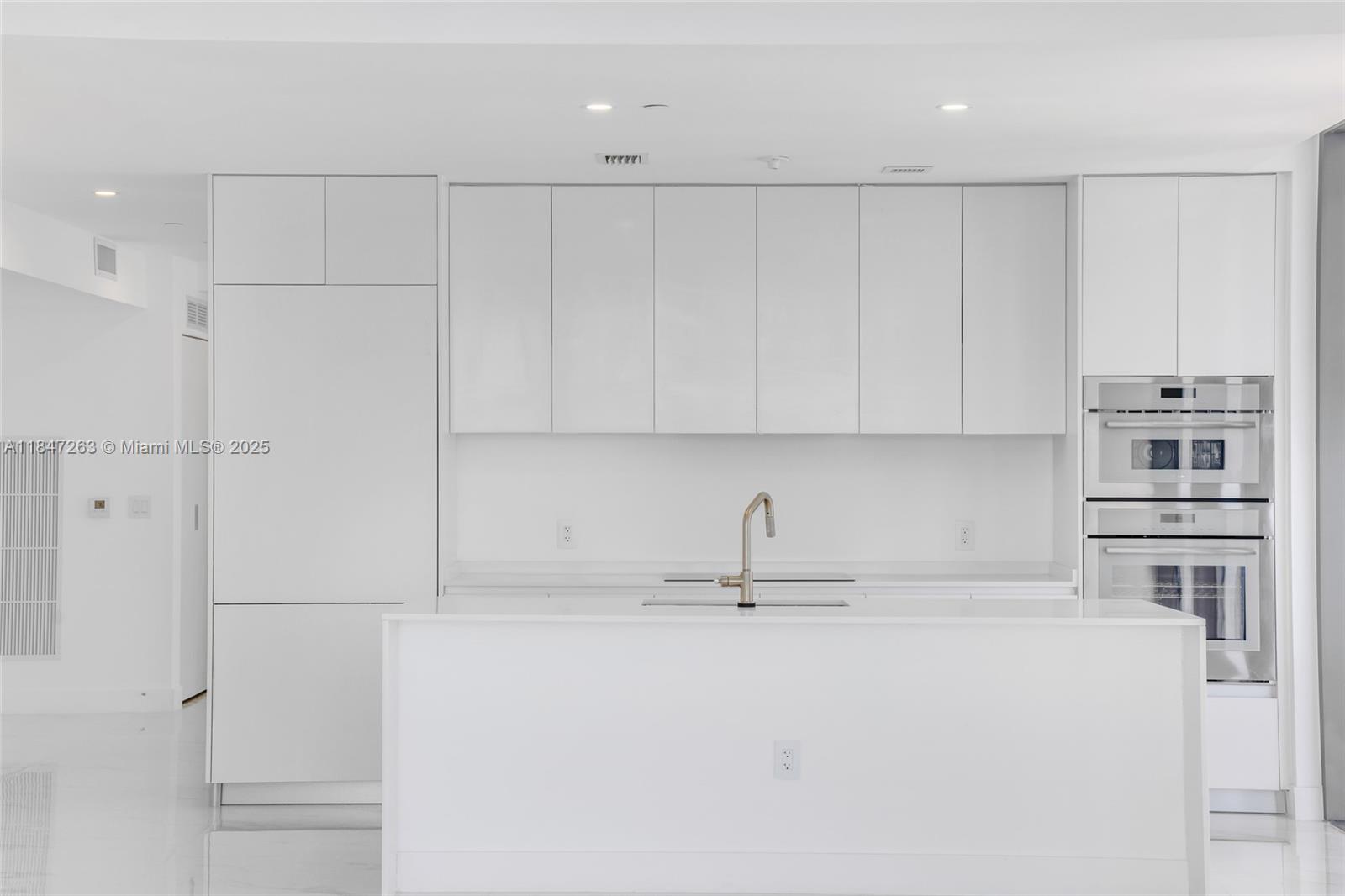 700 NE 24th St # 2101