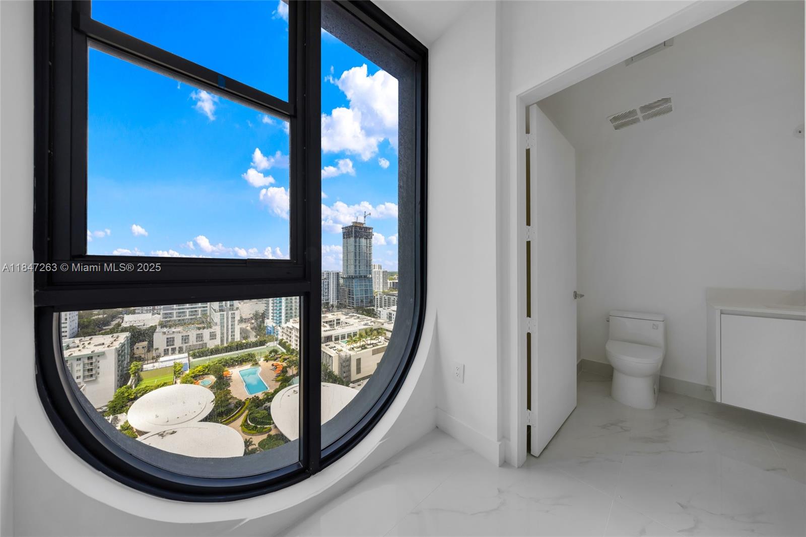 700 NE 24th St # 2101