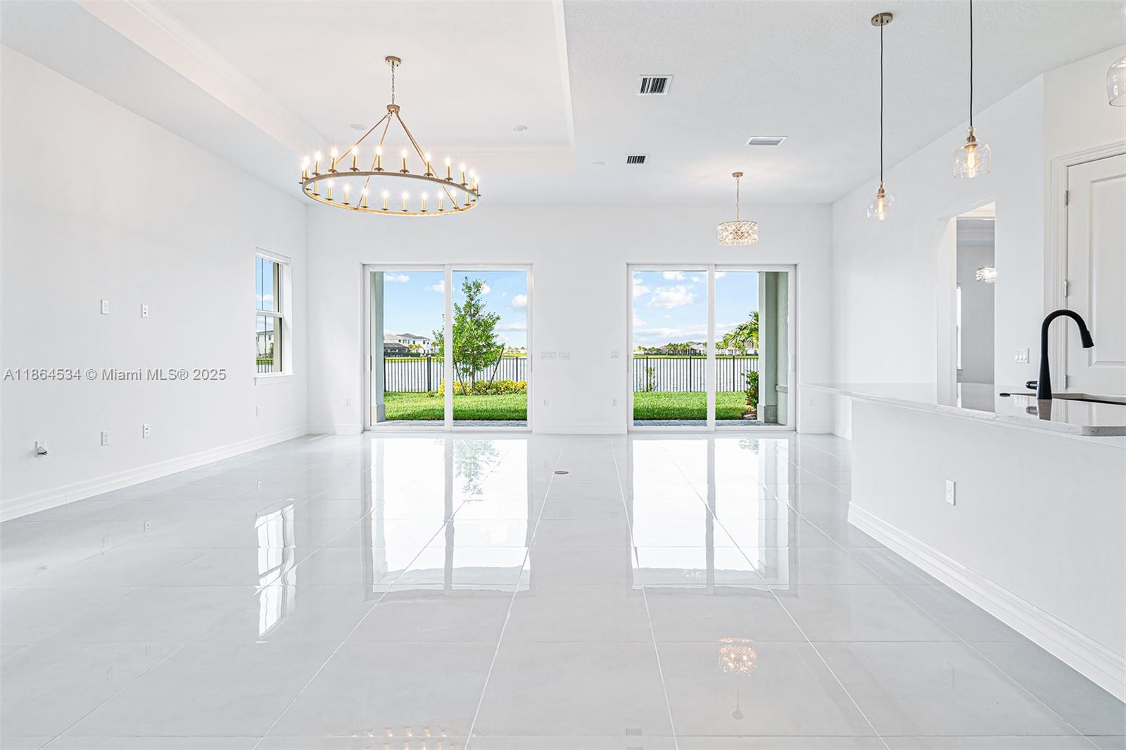10444 Northbrook Cir