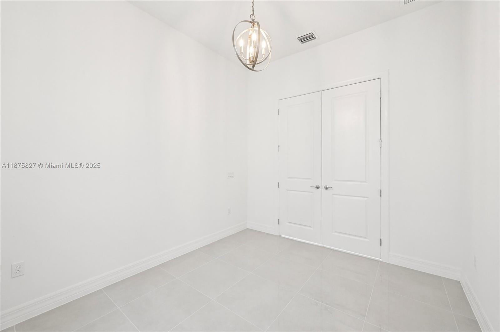 10444 Northbrook Cir