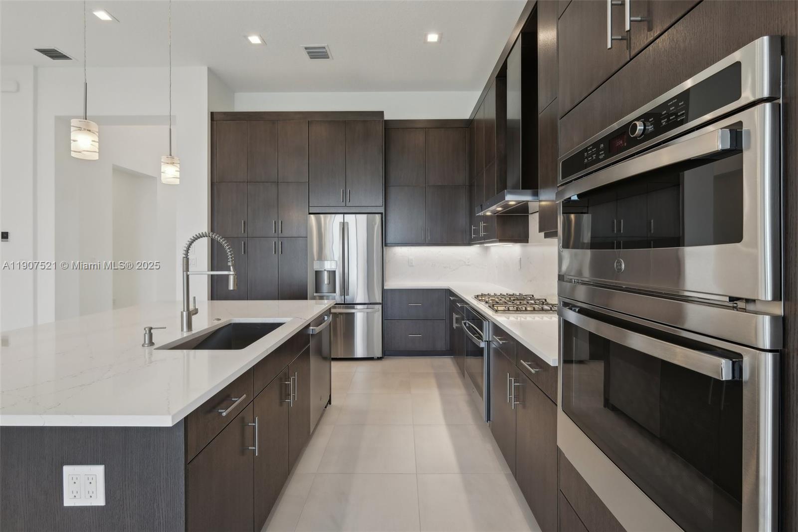 13131 Feathering Way