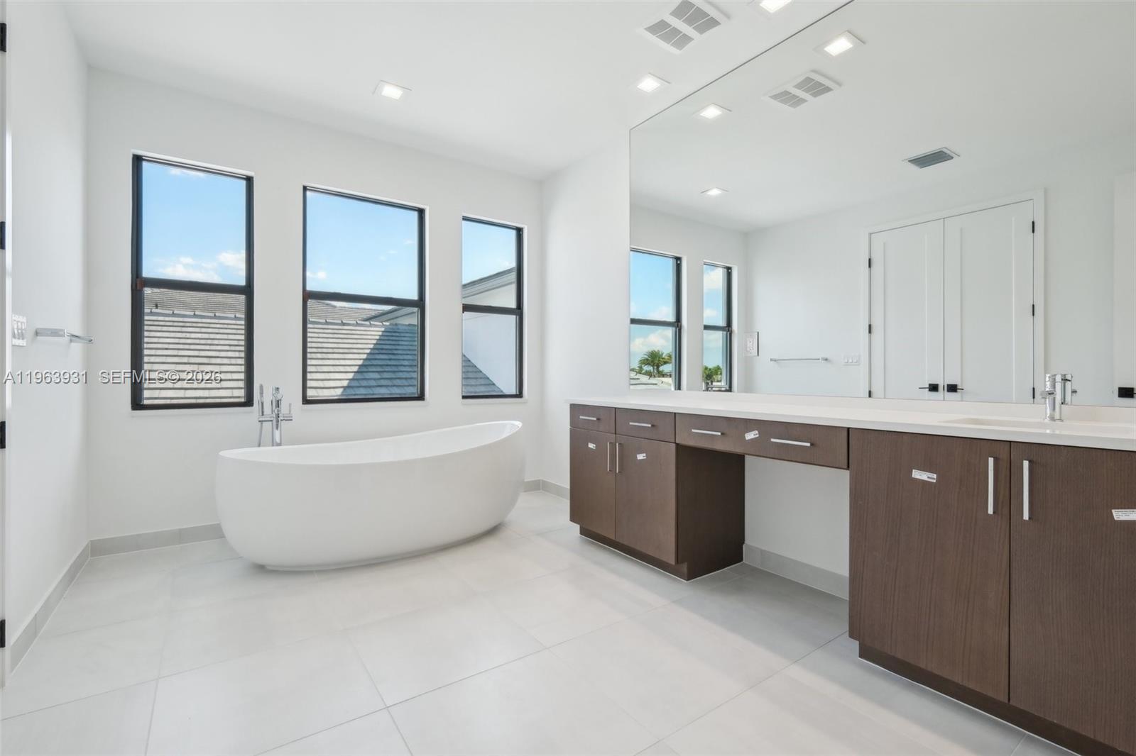 13083 Feathering Way