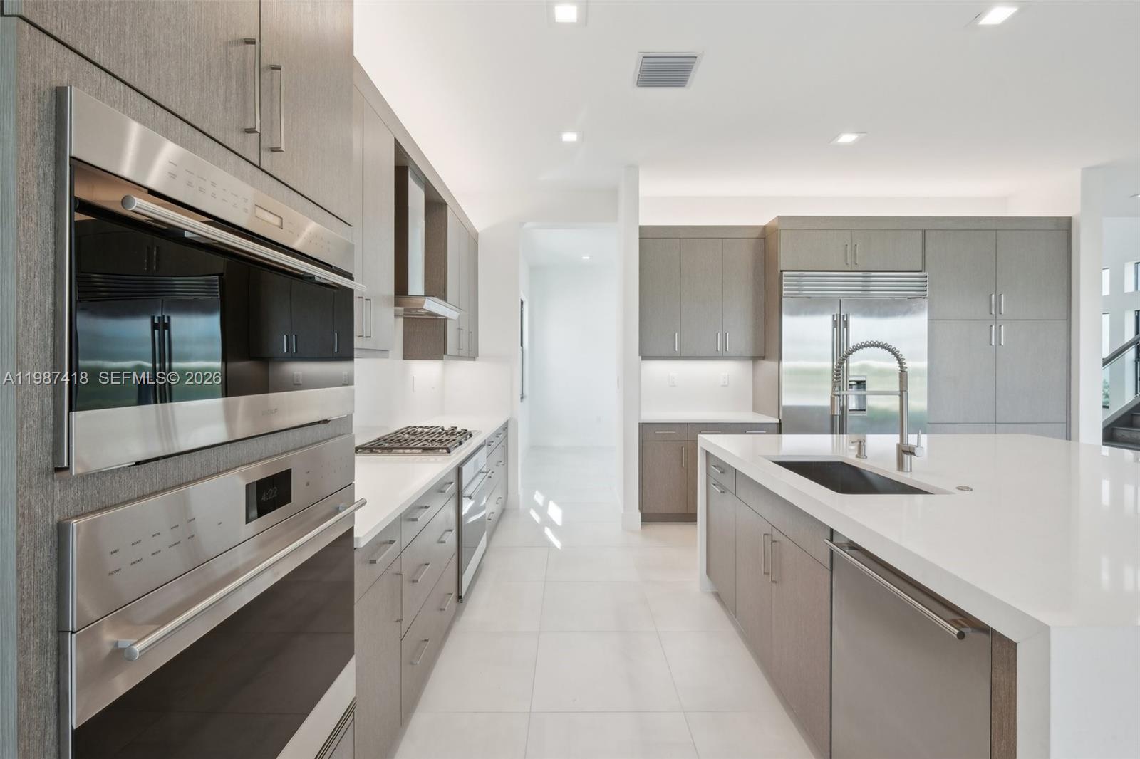 13083 Feathering Way