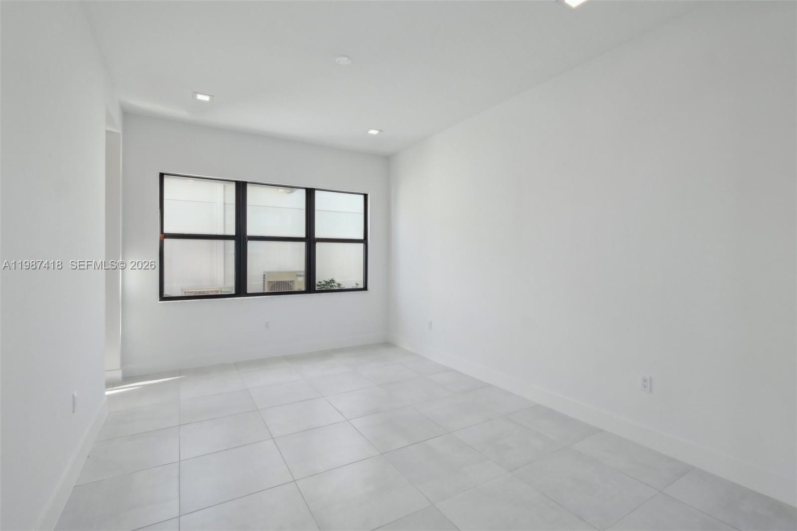 13083 Feathering Way