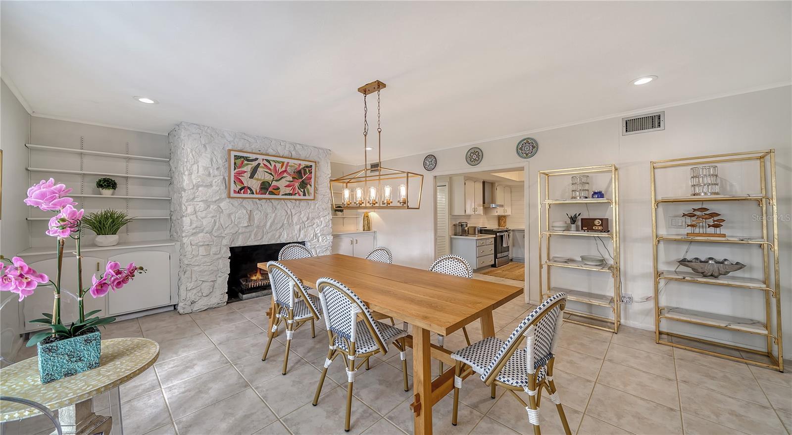 1411 QUAIL DR
