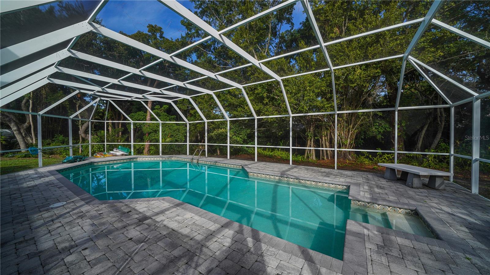 1411 QUAIL DR