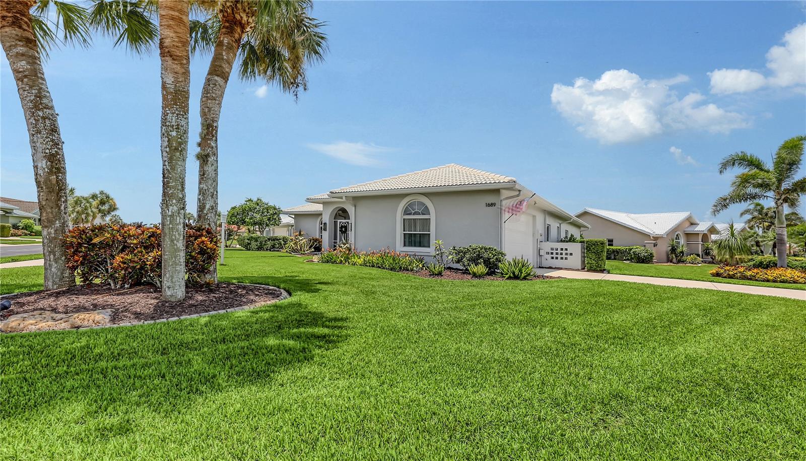 1689 VALLEY DR