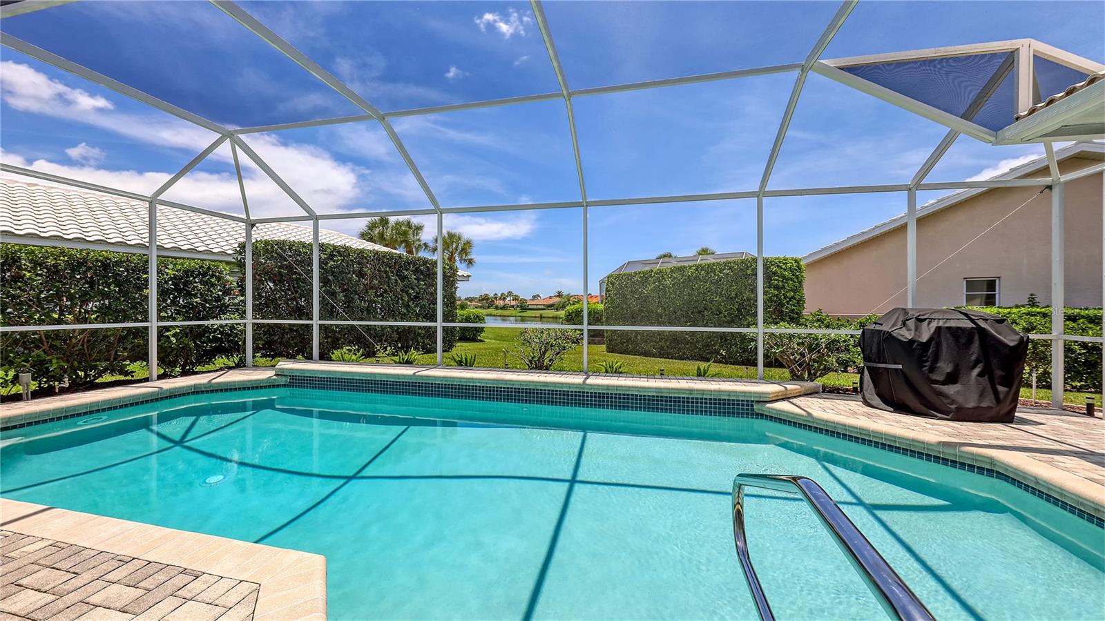 1689 VALLEY DR