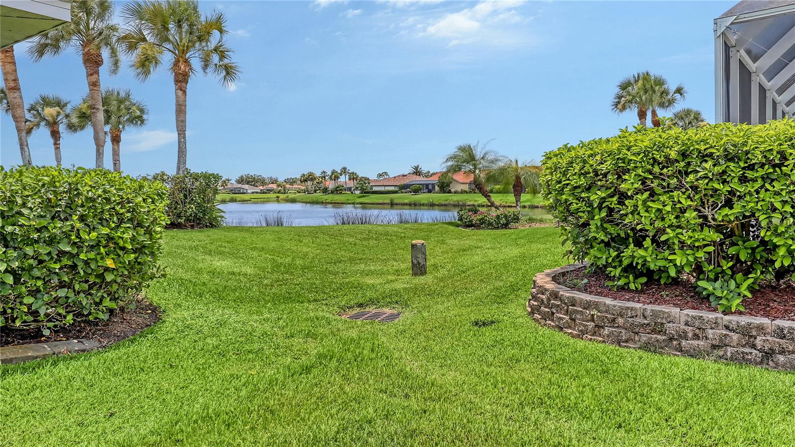 1689 VALLEY DR