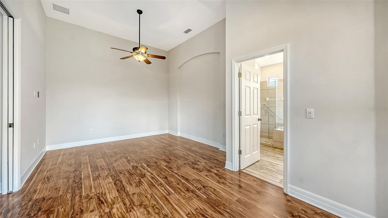 6519 OAKLAND HILLS DR