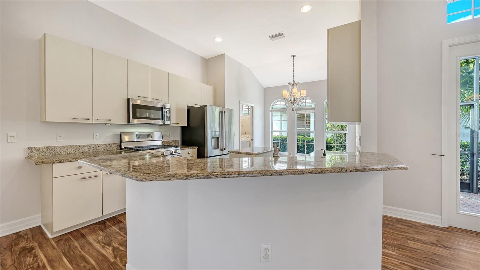 6519 OAKLAND HILLS DR