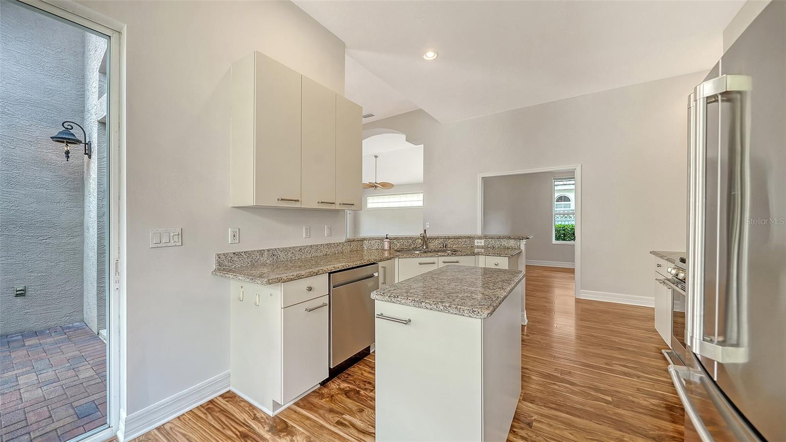 6519 OAKLAND HILLS DR