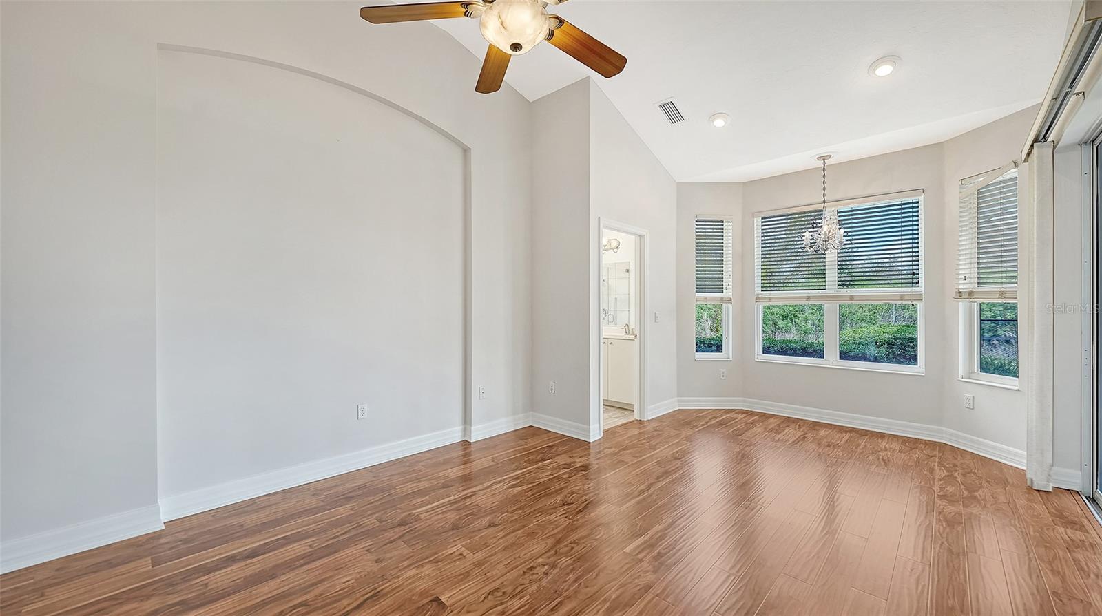 6519 OAKLAND HILLS DR