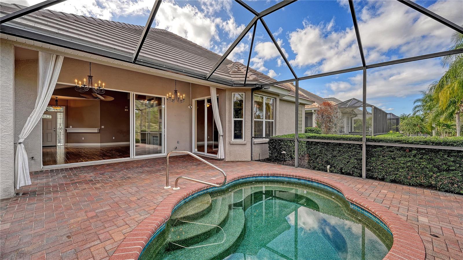 6519 OAKLAND HILLS DR