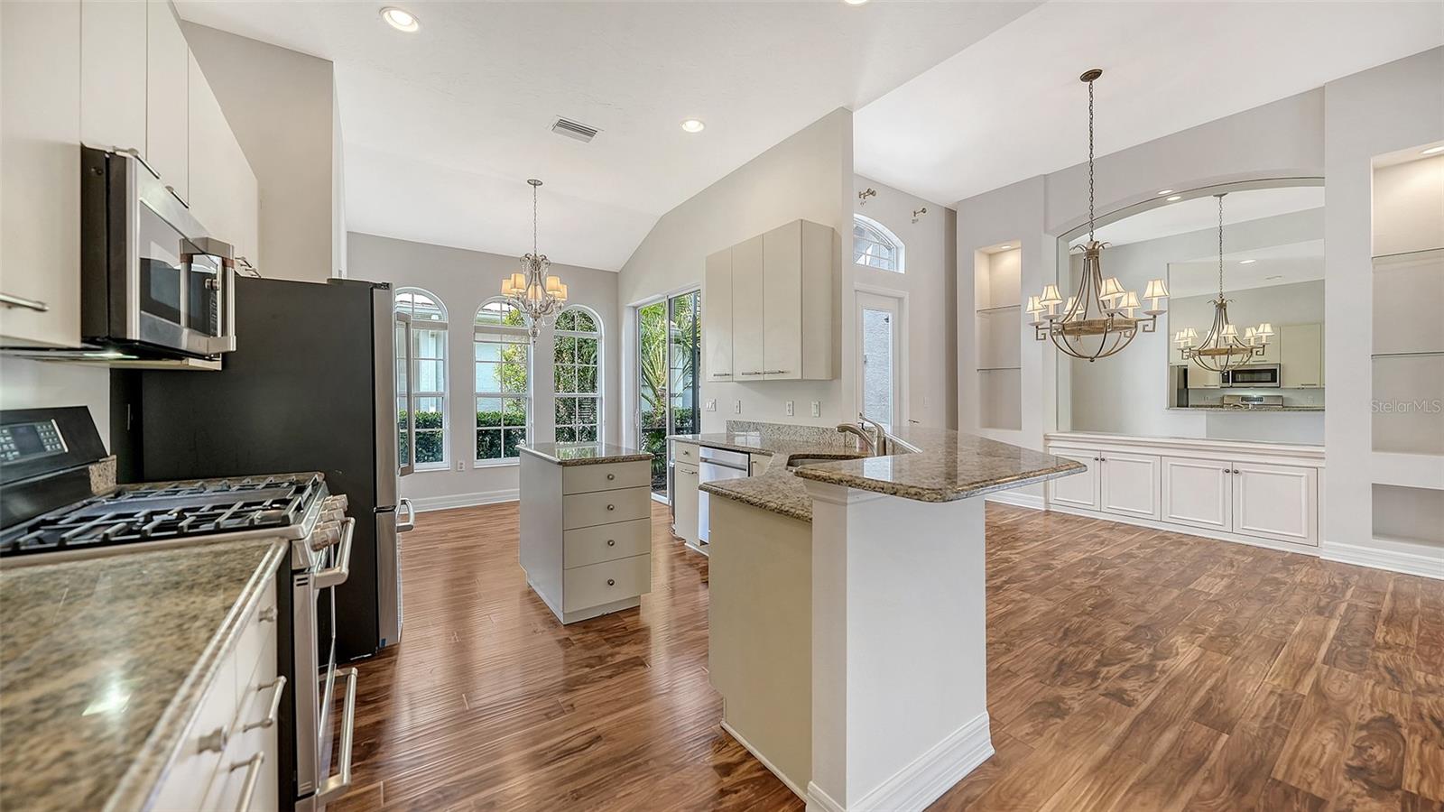 6519 OAKLAND HILLS DR