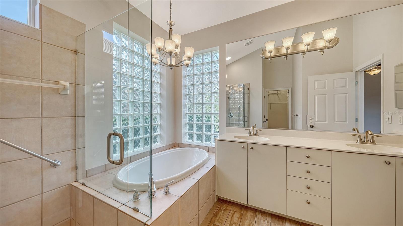 6519 OAKLAND HILLS DR