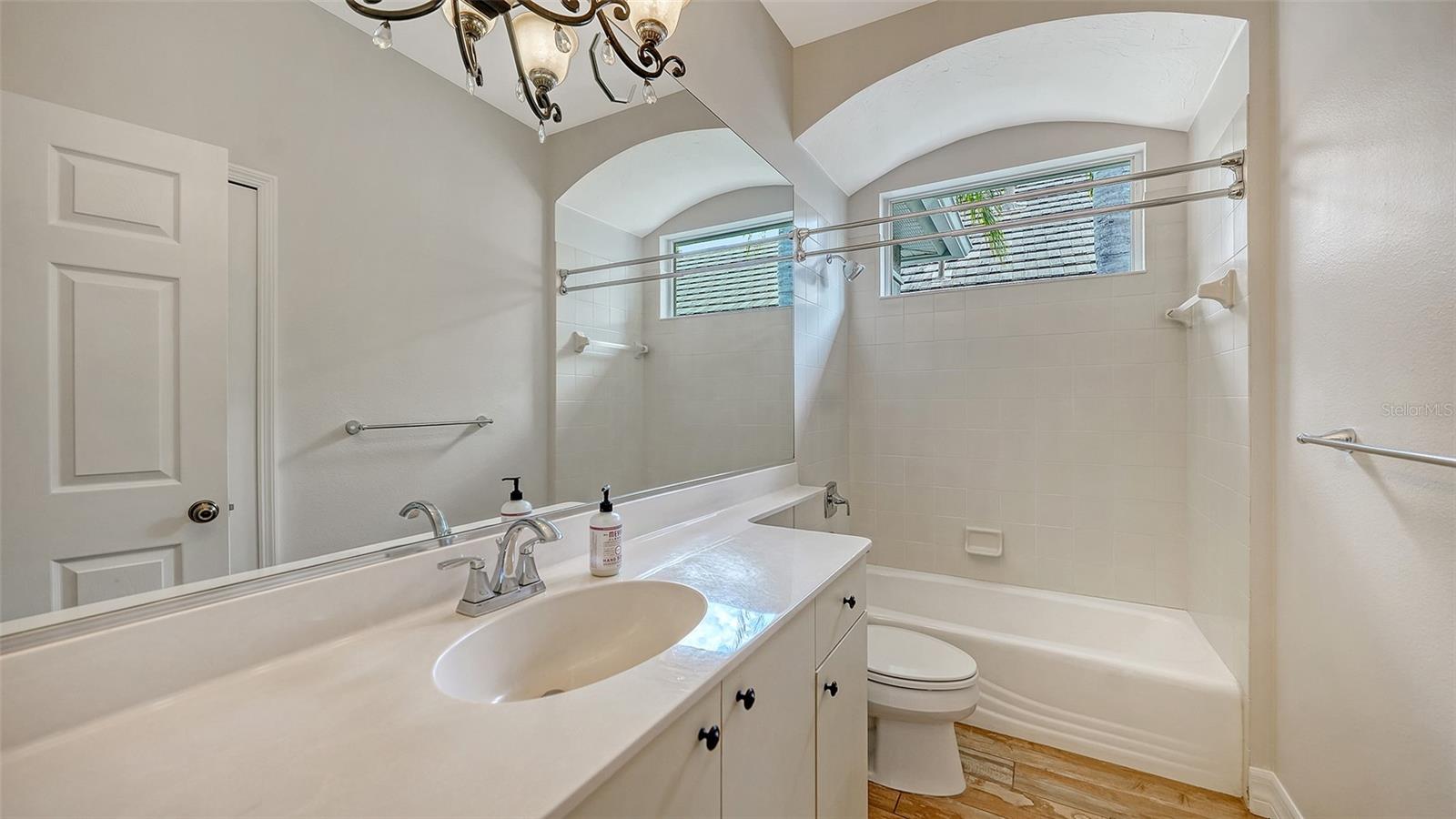 6519 OAKLAND HILLS DR