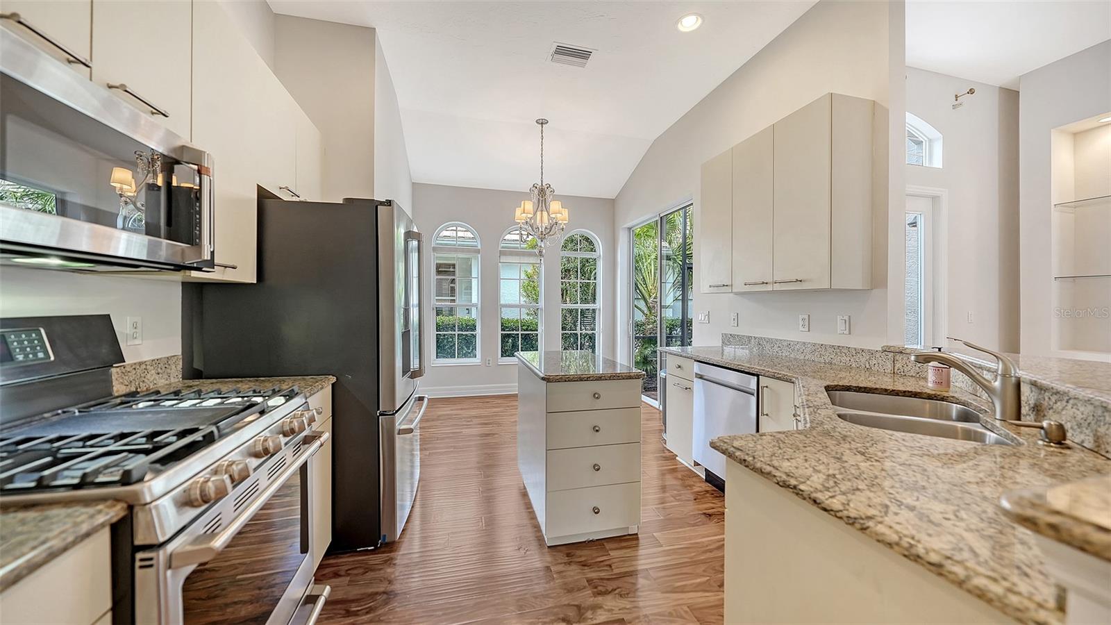 6519 OAKLAND HILLS DR