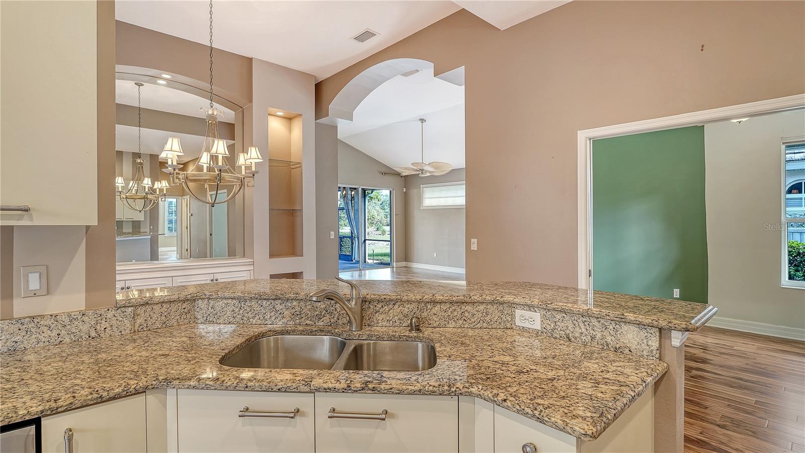 6519 OAKLAND HILLS DR