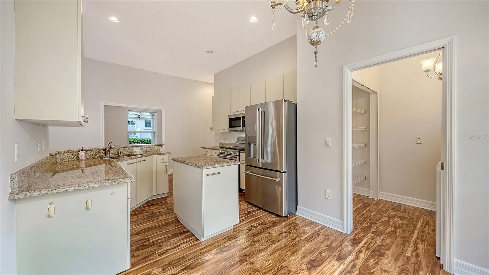 6519 OAKLAND HILLS DR