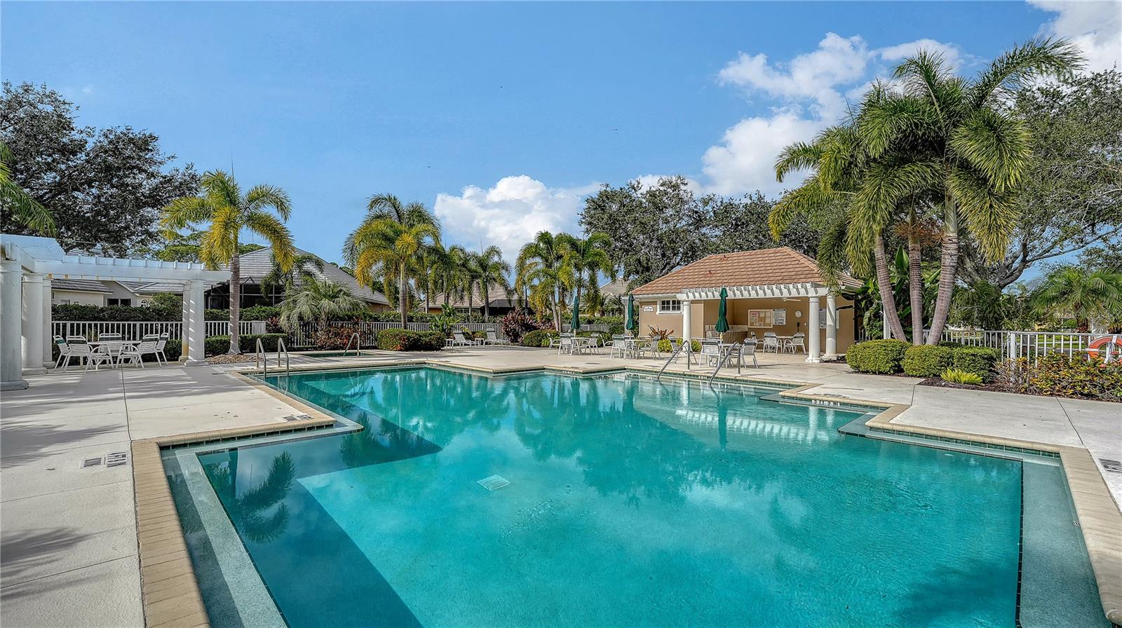 6519 OAKLAND HILLS DR
