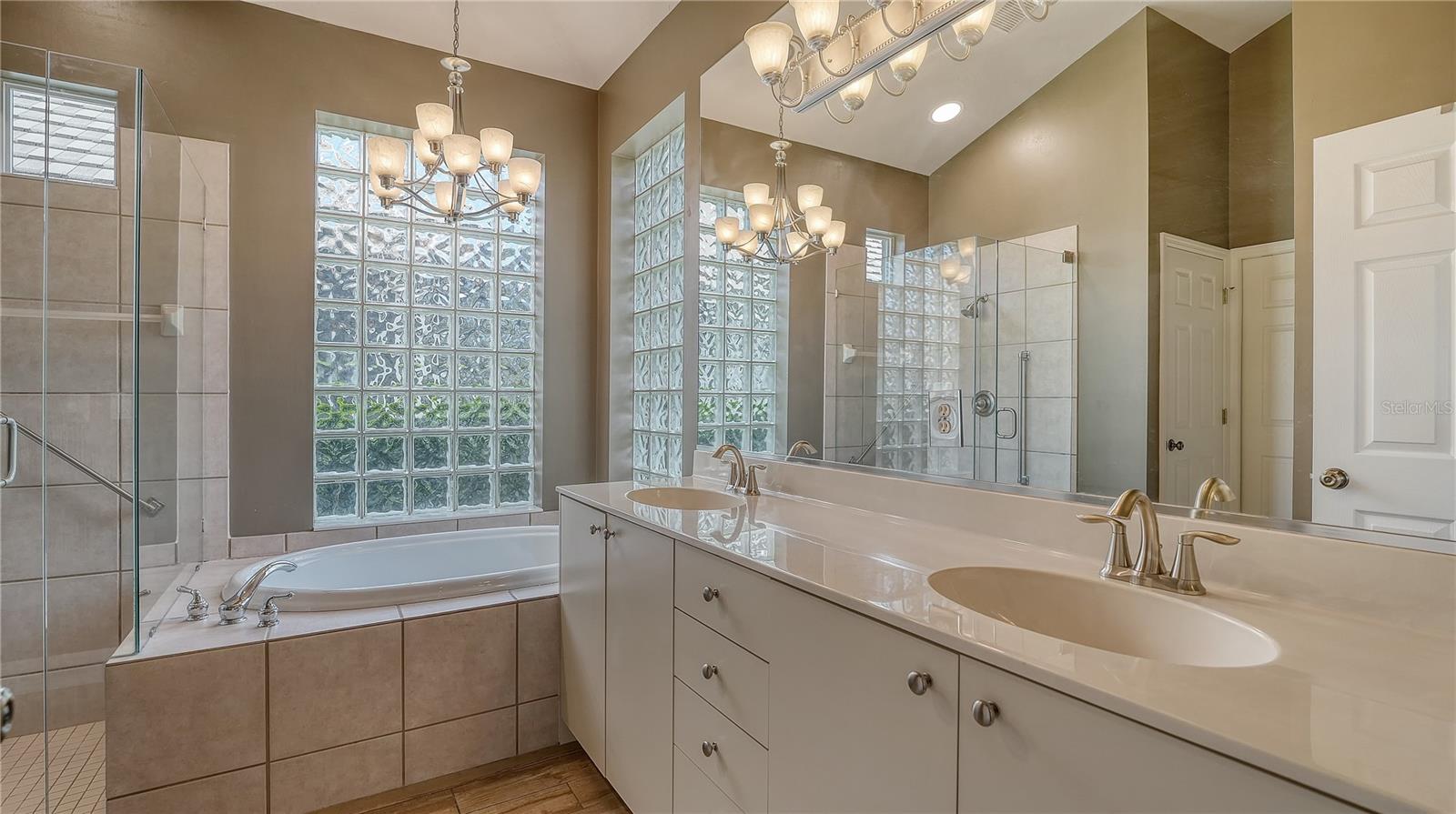 6519 OAKLAND HILLS DR