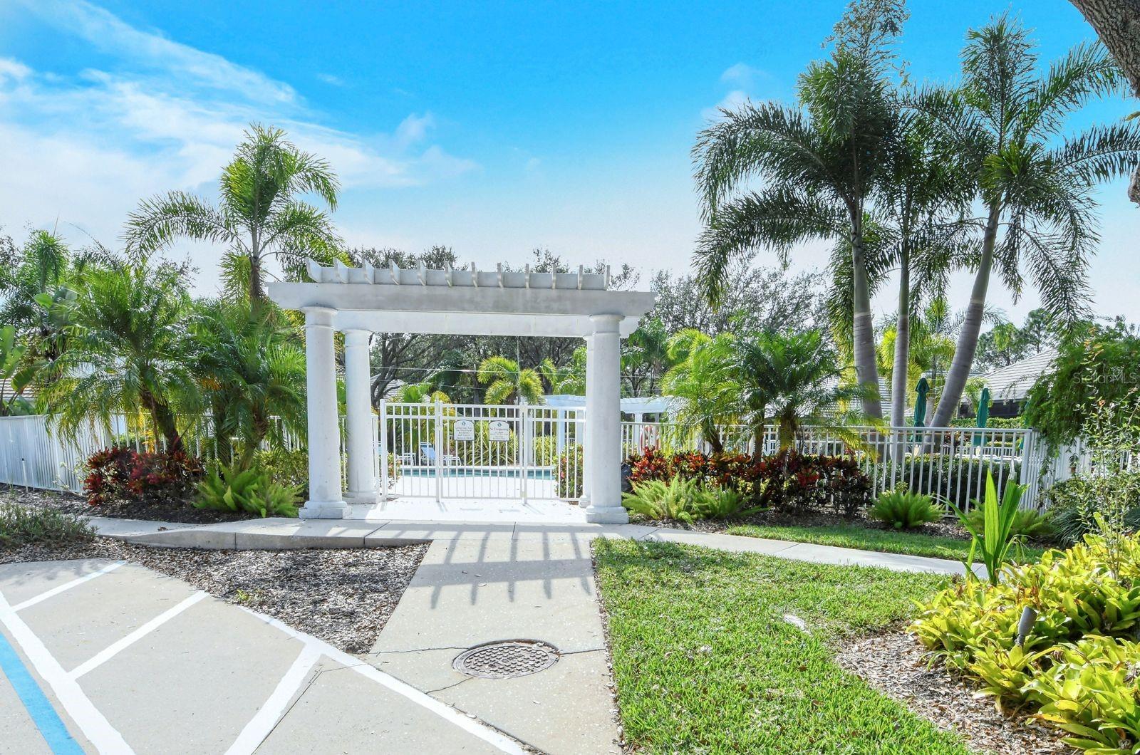 6519 OAKLAND HILLS DR