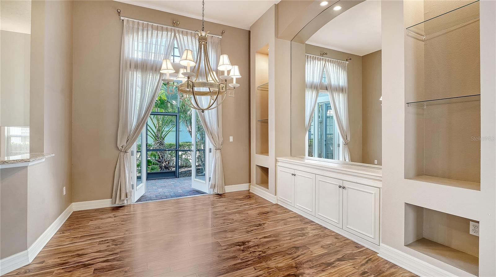 6519 OAKLAND HILLS DR