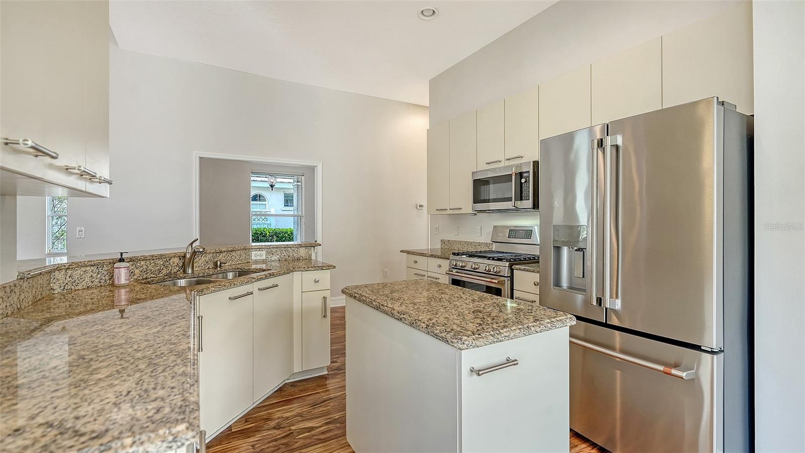 6519 OAKLAND HILLS DR