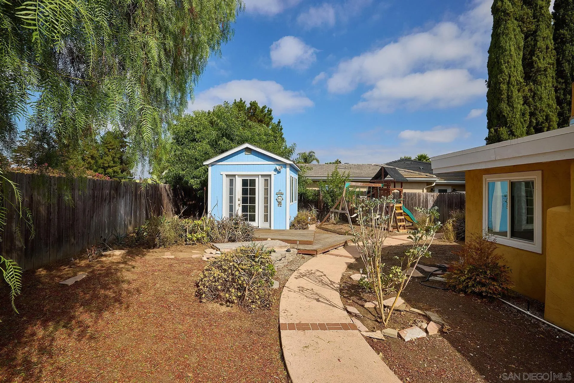 16736 Cresta Dr