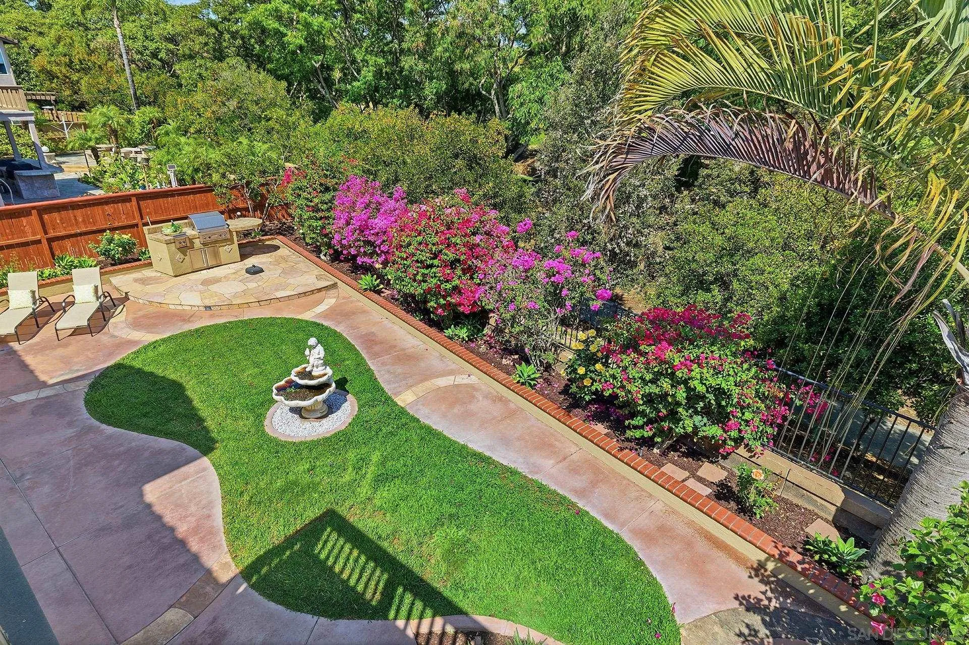 16375 Pinto Ridge